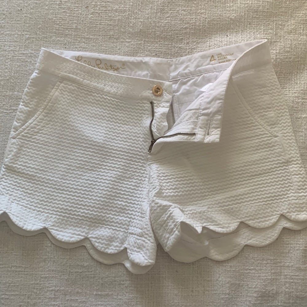 Lilly Scalloped Buttercup Short